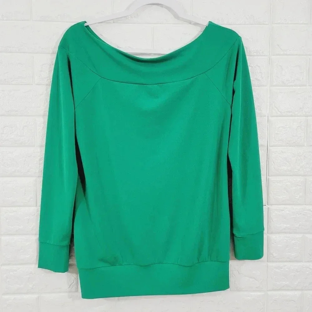 The limited wide neck green top.size M